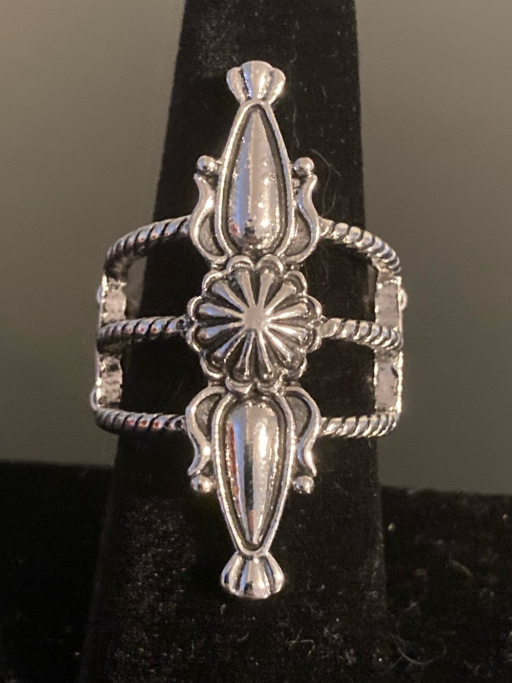 paparazzi Silver-Tone Floral Concho Statement Ring